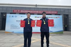 <strong>柳一职无人机团队正在无人机飞翔使用手</strong>